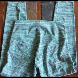 Lululemon High Waisted 7/8 pants 🍋